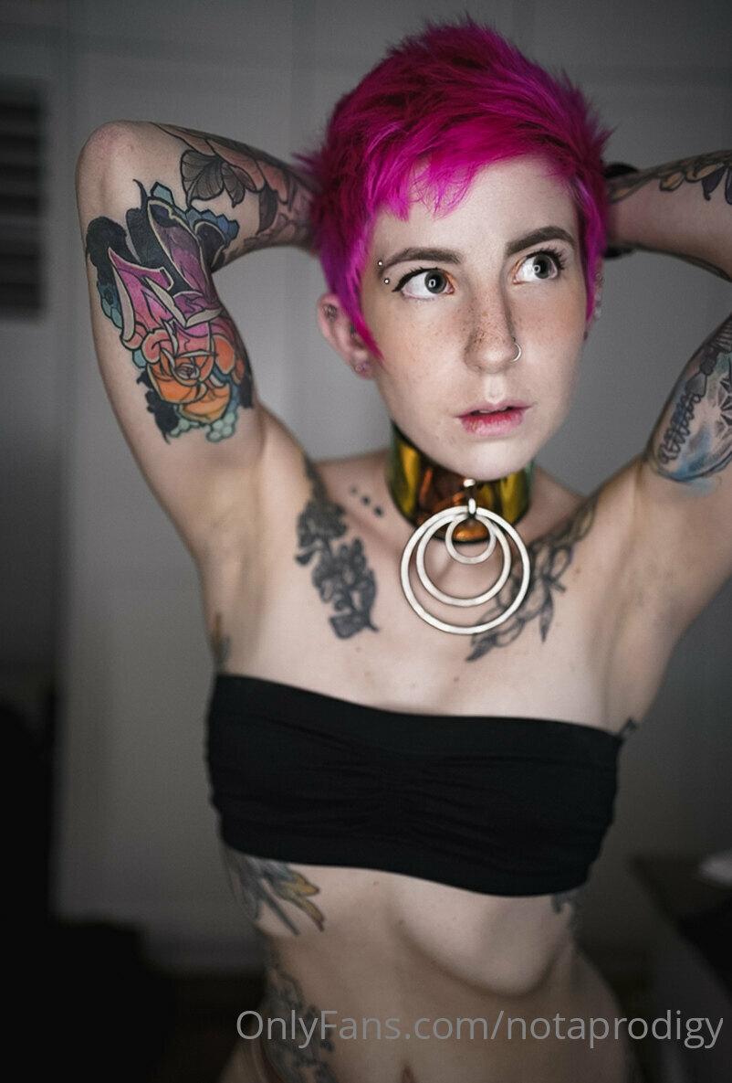 [OnlyFans.com] Lila (notaprodigy) [Erotic, Solo, Posing, Cosplay, Lingerie, Alt Girl, Goth, Feet, Panty, Pantyhose] [?? 983*1200 ?? 1449*2046, 946, 3 ??????]