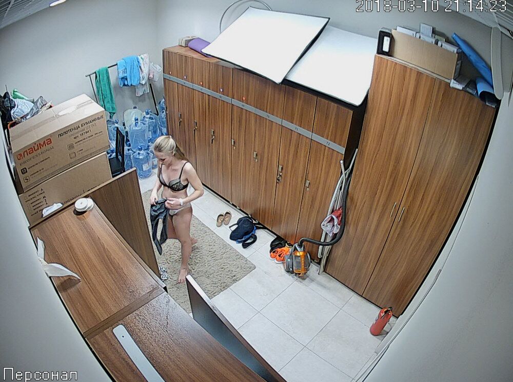 Hidden surveillance camera in the room collaboration (amateur) [2018, peeping / Voyeur, CamRip]