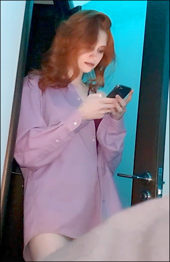 Мачеха пообещала ничего не рассказывать отцу за услугу