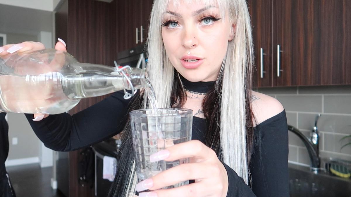 [3.77 GB] MillieMillz - Wet your pants for goddess JOI / MillieMillz - Wet your pants for goddess JOI [2024 г., Omorashi, Desperation, JOI, 1080p, HDRip]