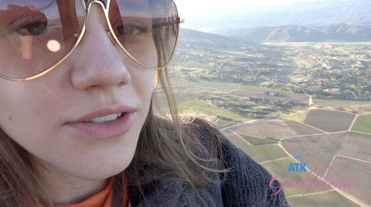 [ATKGirlfriends.com] Rose Caarter - Temecula 3/5 (1782 Scene #3) [2025-05-07, Blowjob, Fingering, Flashing, Foot Fetish, Handjob, POV, Public Nudity, Voyeur, Breast Play, Date, Trimmed pussy, 480p, SiteRip]