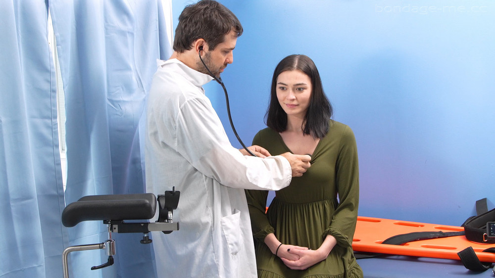 [Clips4Sale.com / CinematicKink] Rosie Lynn embarrassed at the gynecologist / Rosie Lynn смущается у гинеколога (перевод ИИ) [2024 г., Bound Orgasms, Medical Clinic, Medical Fetish, Medical Play, Orgasms, Gyno Exam, ENG, RUS, SiteRip]