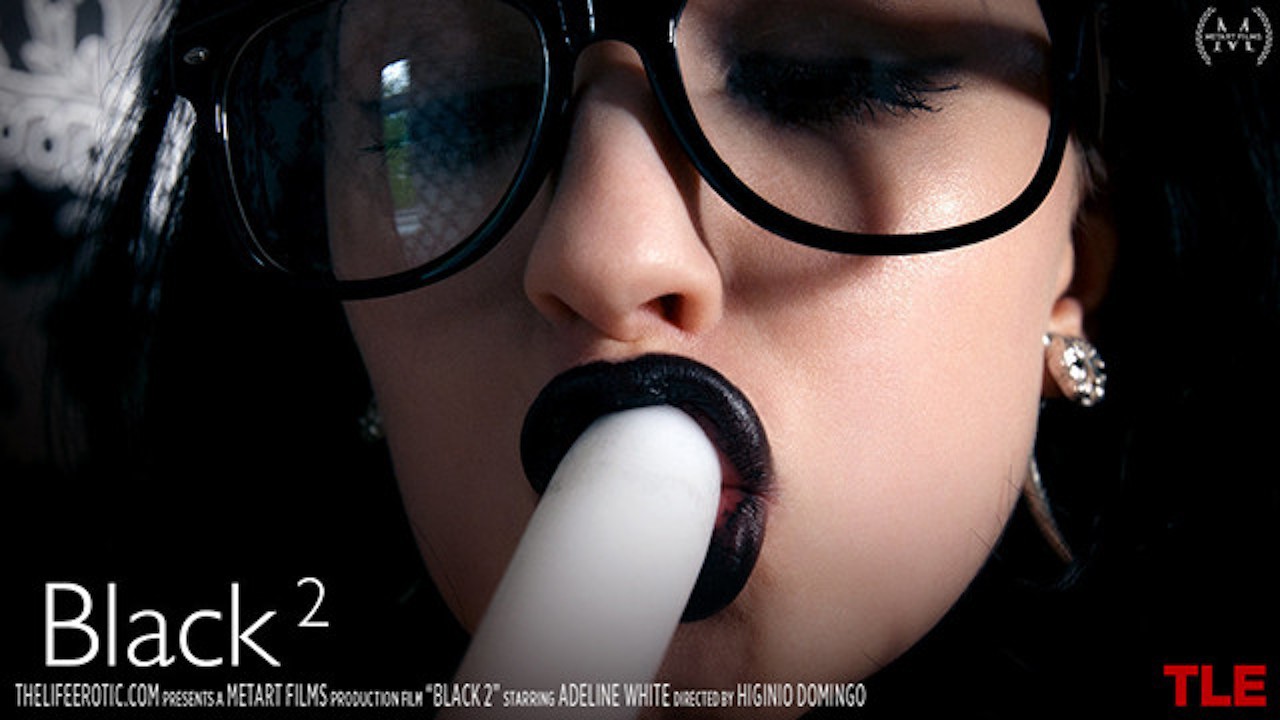 [The Life Erotic] Masturbating with one candle in her pussy and one in her ass