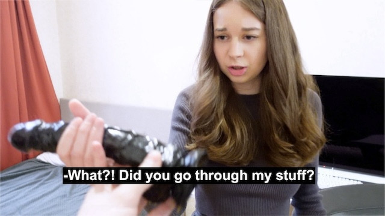 Решил значит подрочить трусиками своей соседки, а она как набросилась на мой член