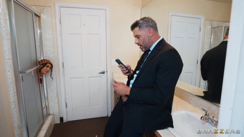 [BrazzersExxtra.com / Brazzers.com] Gal Ritchie - Peeping Gal: Episode 1 [22.09.2025, Anal, Ass To Pussy, Big Ass, Brunette, British Girl, Facial, Natural Tits, Shoes, Sneakers, Maid, Uniform, 2160p 4K]