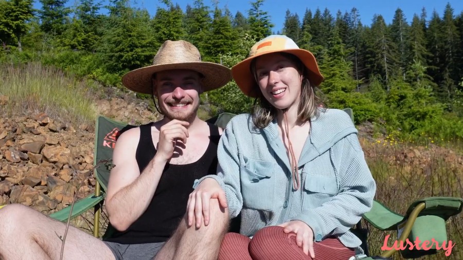 [Lustery.com] Bee & Sage - Trip ‘N  Strip (E1865) [2025-09-07, All sex, Outdoor, 1080p, SiteRip]