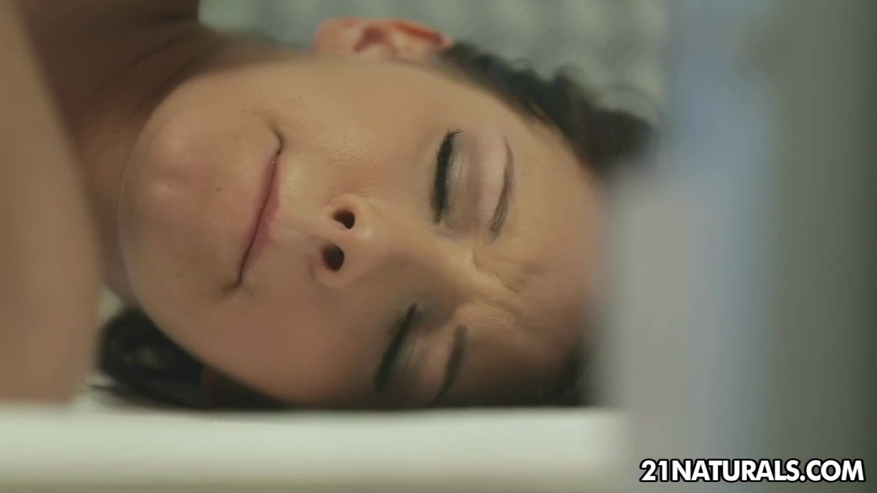 [21 Naturals] Horny felicia kiss pleasures herself