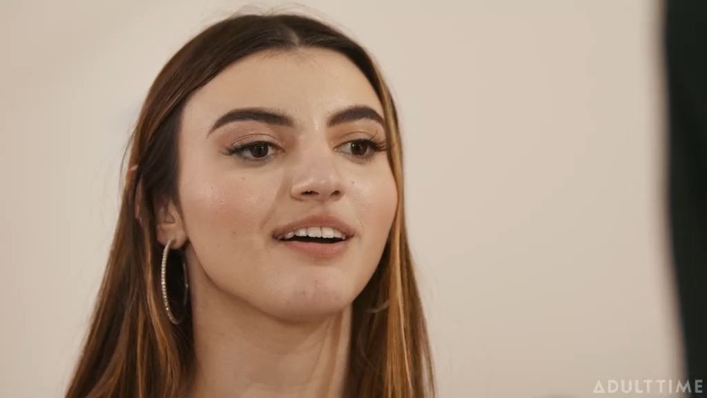 [AdultTime.com] Julia James - Stepdaughter s Sprung A Leak (27.10.2025) [All Sex, Hardcore, Gonzo]