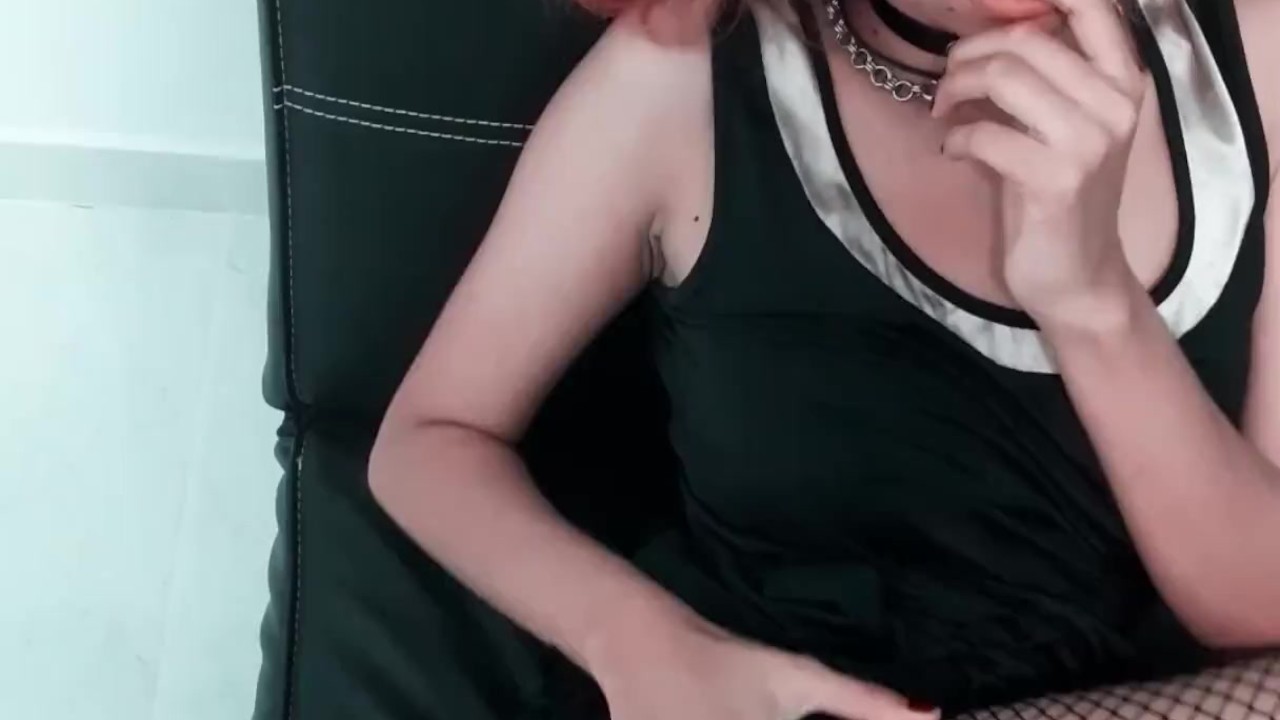 Colegiala otaku se graba despues de la escuela y se filtra el video