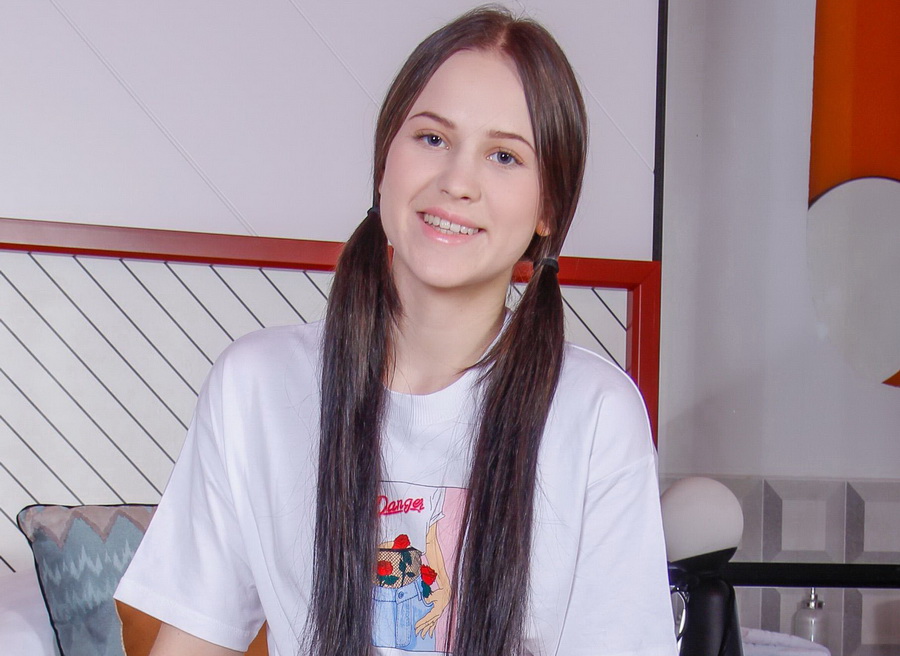 [Clubseventeen.com] Nikki Hill aka Easy Di - Pretty Teen Getting Her Shaved Pussy Fucked [2019-07.03, Barely Legal, Brunette, Blowjob, Couples, Cunnilingus, Facial, Hardcore, Natural Tits, Russian Girls, Shaved, Straight, 1080p, SiteRip]