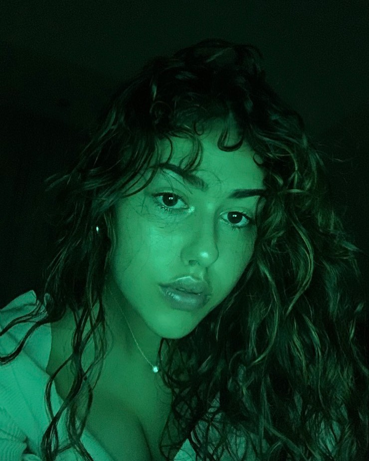 [blowketing.com / manyvids.com / onlyfans.com] Izamariposa / izabellaavargas - gifts me a deep throat for Christmas - Blowjob [2024, Amateur, Blowjob, Latina, Natural Tits, Teen, 720p, SiteRip]