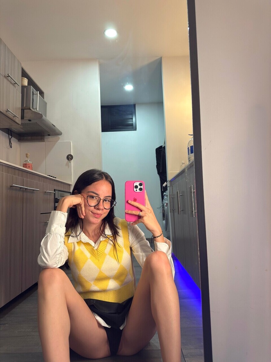 [blowketing.com / manyvids.com / onlyfans.com] Angel Small / Angelsmall / Nerdy.Doll - Sextape #3 [2025, Amateur, Blowjob, Cunnilingus, Deep Throat, Facial, Latina, Natural Tits, Teen, 1080p, SiteRip]