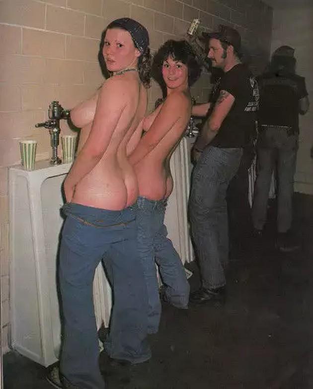 Подборка "Девушки женщины в мужском туалете" [Amateur] [от 376*301 до 1440*960, 307 фото]