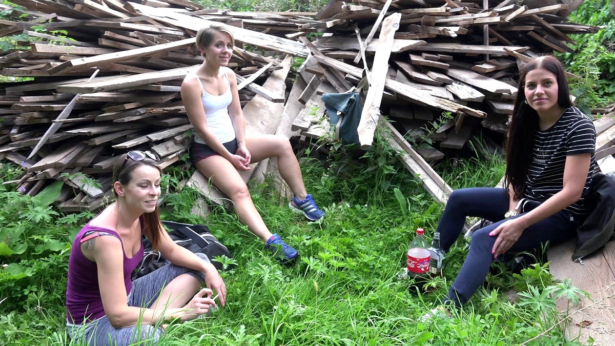 [CzechCouples.com / CzechAV.com] Eveline Dellai, Caroline Ardolino, Sasha Zima - Czech Couples 28: Lesbians Fuck in Public [2016, Gonzo, Foursome, Reverse Gangbang, POV, Outdoor, Hardcore, All Sex, Cumshot, 1080p, SiteRip] [rus, eng sub]