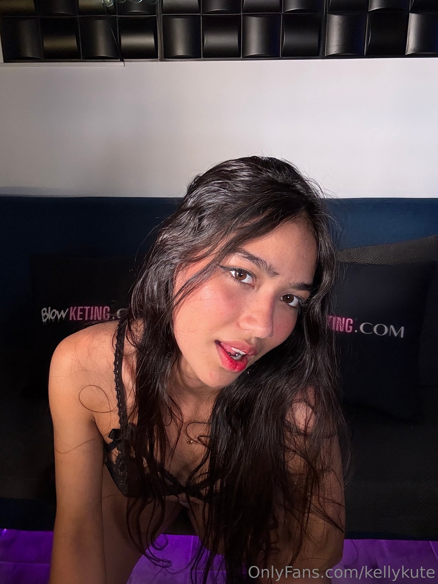 [blowketing.com / manyvids.com / onlyfans.com] Kellykute - Sextape #2 [2024, Amateur, Blowjob, Deep Throat, Facial, Latina, Natural Tits, Teen, 2160p, SiteRip]