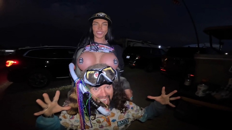 Rednecks With Paychecks / Деревенщины с зарплатой [2024 г., Documentary, SiteRip, 1080p]