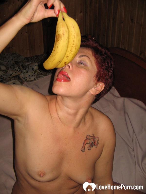 Dipping my cock into her banana vagina [Amateur,Solo,Posing] [1600*1200, 69 фото]
