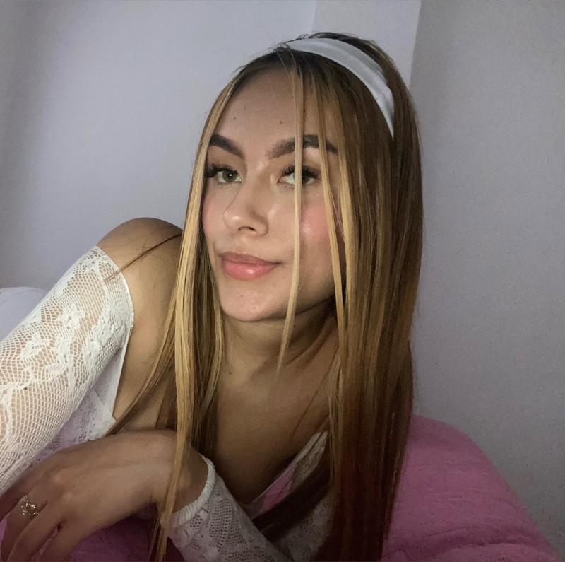 [403.4 MB] [blowketing.com / pornhub.com / onlyfans.com] Izawoodas - Playing Erotic Dice in the Mall - Blowjob #1 [2024, Amateur, Blowjob, Latina, Natural Tits, Public Nudity, Teen, 1080p, SiteRip]