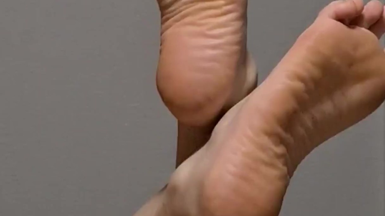 She gives him a good footjob and loves it - swedish felisie milf