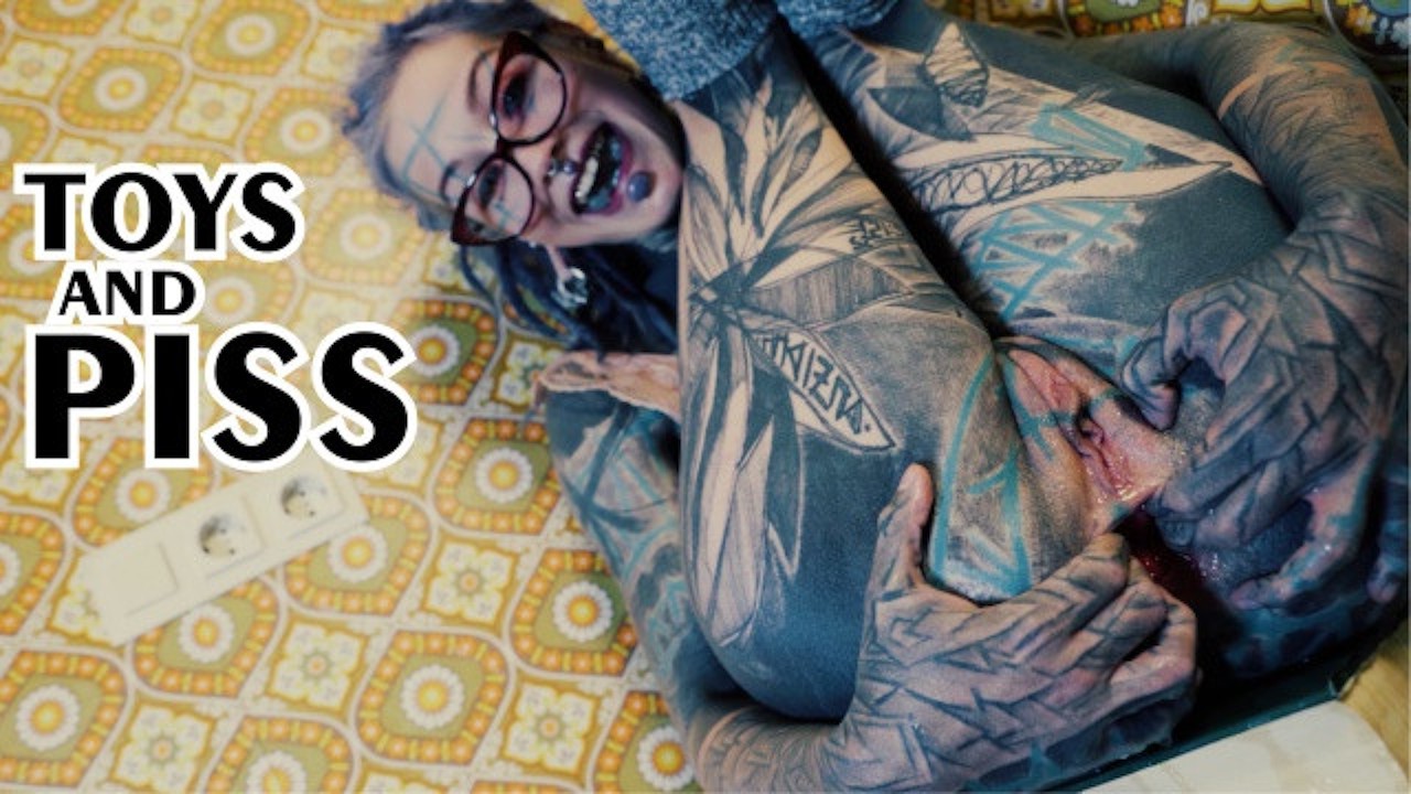 [Z-Filmz] Anal gapes and piss on books and toys - pee, anal, atm, toys (goth, punk, alt porn)