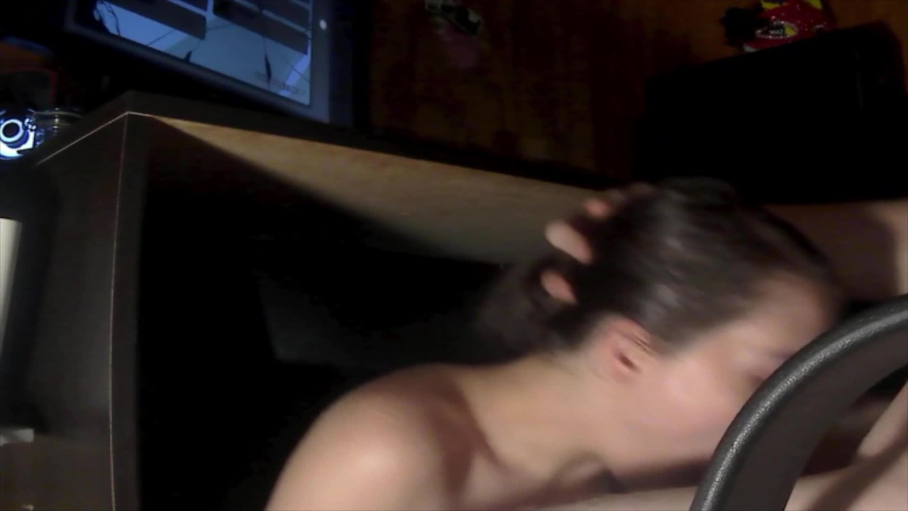 Stepsister gives blowjob while im trying to play among us so i came down her throat