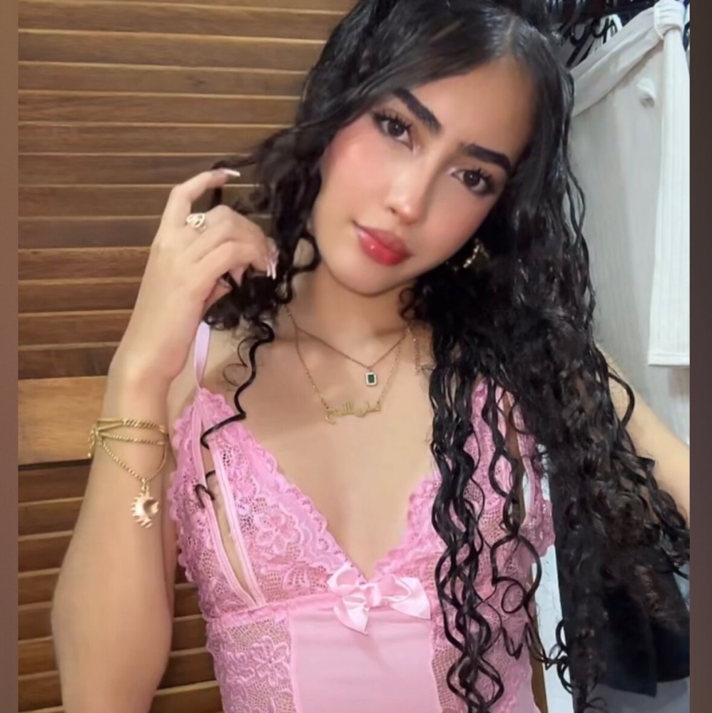 [blowketing.com / manyvids.com / onlyfans.com] Sweetiny, Skinnycurly - 3some - Sextape [2025, Amateur, Blowjob, Facial, Latina, Natural Tits, Teen, Threesome (FFM), 1080p, SiteRip]