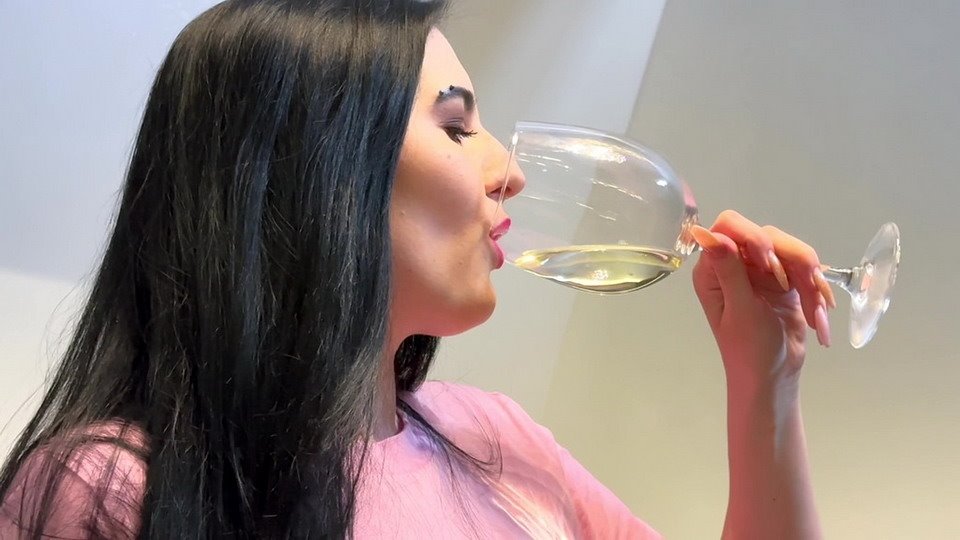 [LegalPorno.com / PissVids.com / Real Life RLP] Suzie Sparkle aka Suzie Sparklez (Real Life Porno 25: Stepsis Suzie - Rimming, Piss Drinking and Hard Sex.) [2023-06-12, Gonzo, Straight, Big Ass, Deep Throat, Rimming, Slap, Swallow, Peeing, 1080p]