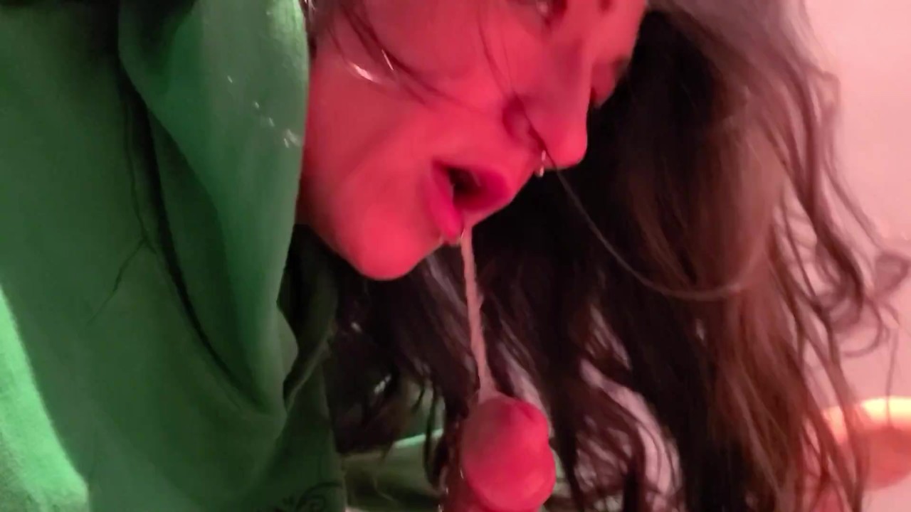 Milf who loves giving blowjobs gets throatpie in bed real amateur couple