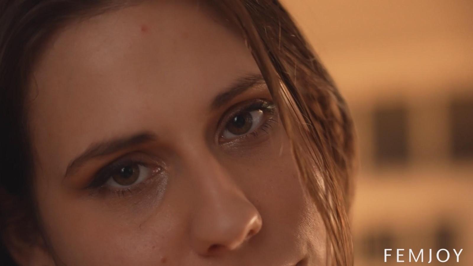 [455.7 MB] [FemJoy.com] Amber Slassh - Couch Confessions [2025-07-26, Erotic, Posing, Softcore, Solo, 1080p, SiteRip]