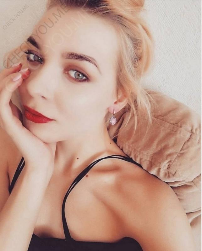 Анна2 [Amateur,Solo,Posing] [от 4320*2430 до 5400*4050, 18 фото]