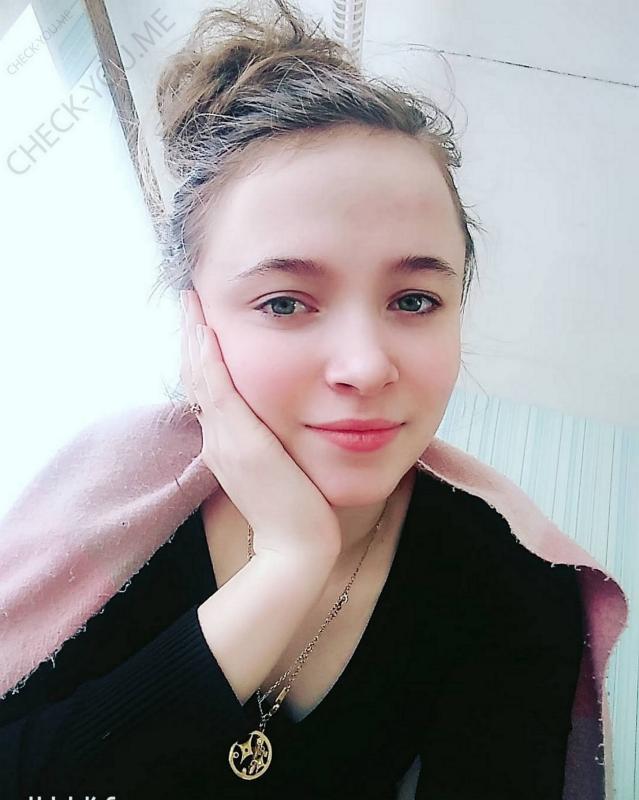 Виктория3 [Amateur,Solo,Posing] [от 2715*1629 до 4557*3645, 20 фото]