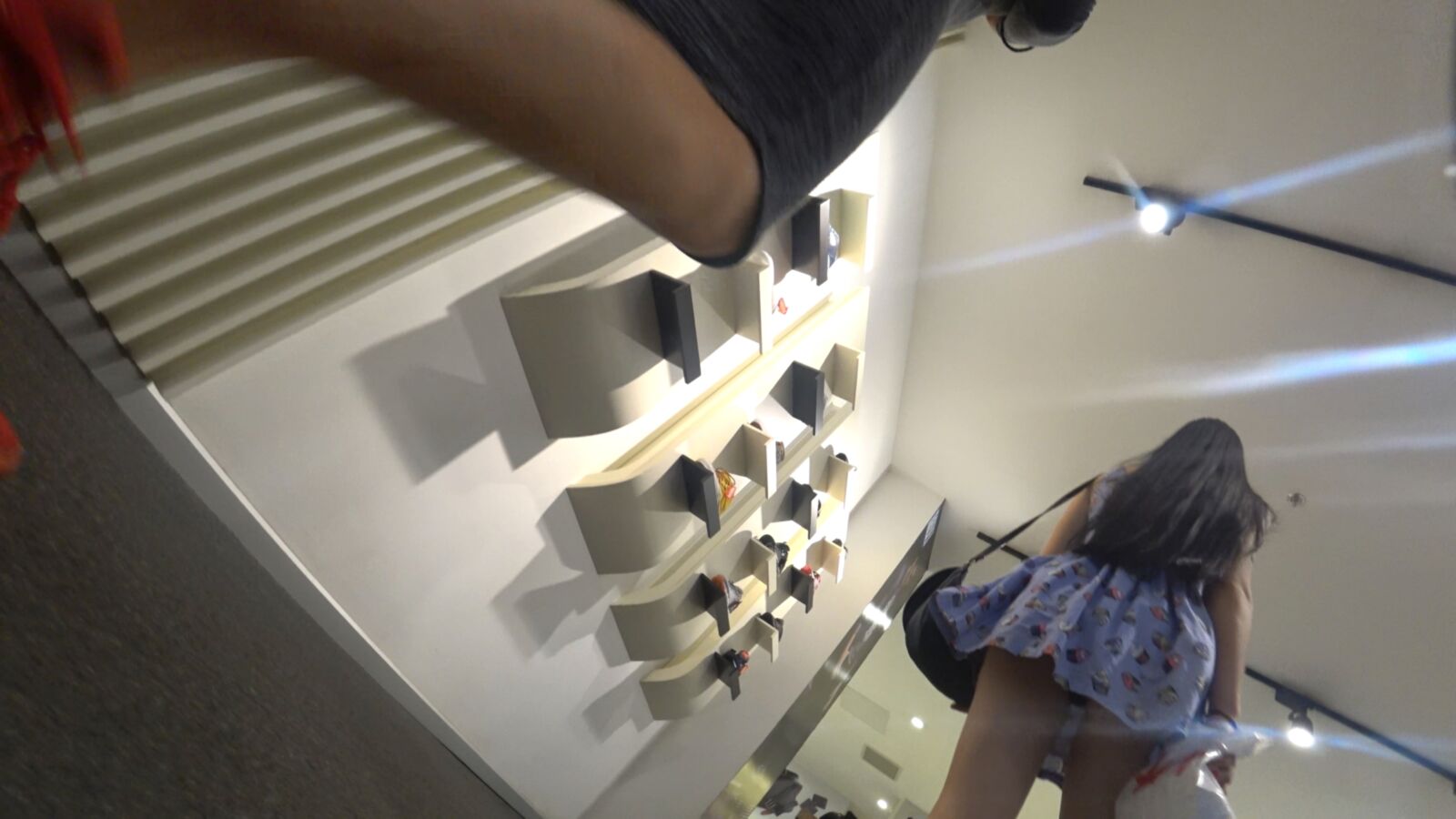 [ThecandidForum.com] girlfriends in the shopping center (Shithappenstr) [2017, Upskirt, Voyeur, 2160p, CamRip] – Porn torrents download
