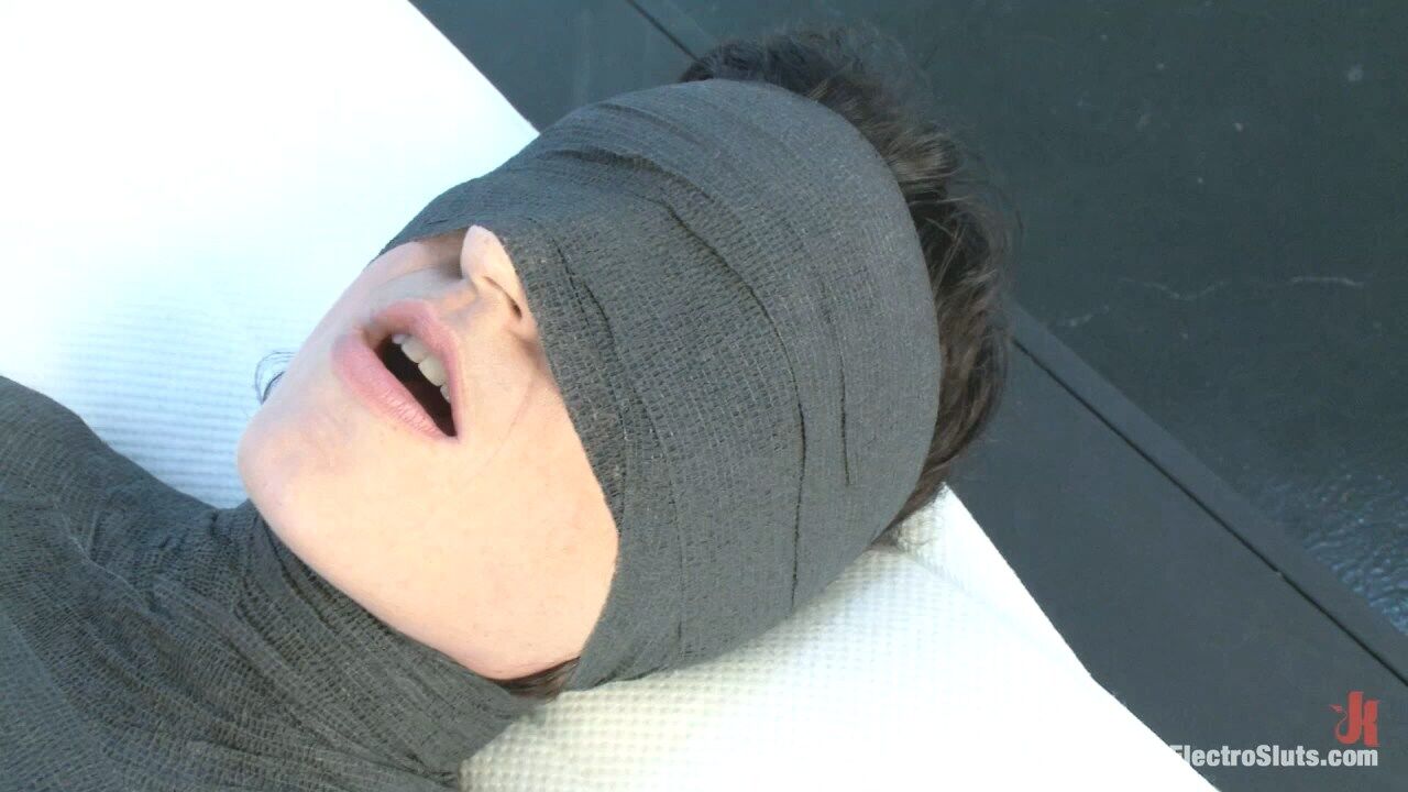 [Electrosluts.com / kink.com] Wenona and Isis Love (Mummified and Electrified Pussy Worship! / 09-10-2013) [2013, BDSM, Electric, Bondage, Toys, Hardcore, Domination, Lesbians, HDRip, 720p] – Porn torrents download