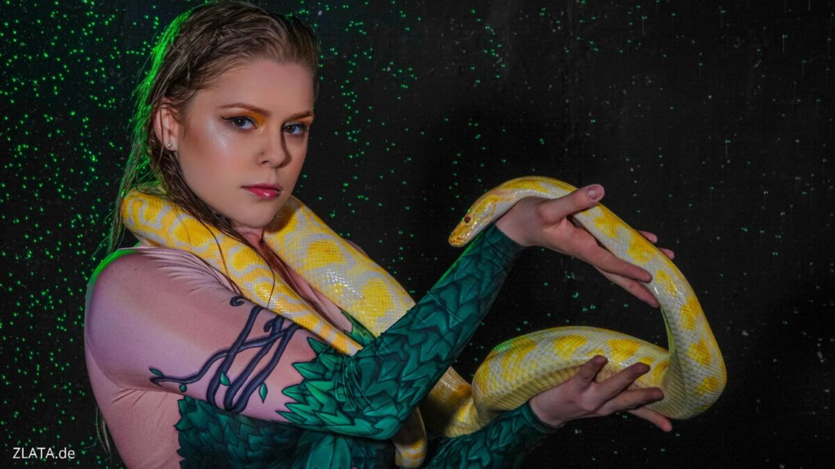 [Zlata.de] Katia – Snake Charmer [Solo, Nonude, No Nude, Posing, Flexible] [5472×3080, 206] – Porn torrents download