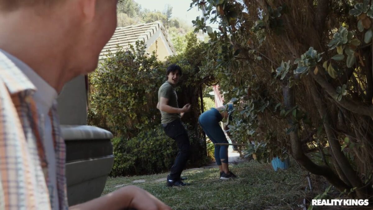 [Lilhumpers.com / RealityKins.com] Slimthick Vic – Lil Humper Gang Finds a Milf to Fuck (07.21.22) [2022, Big Ass, Milf, Blonde, Big Naturals Tits, Tattoo, Cum Shot, Facial, HandJBJDeep Throat, Gaging, Cowgirl, Doggystyle, Missionary, 1080p] – Porn torrents download