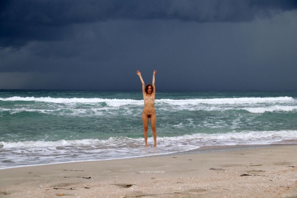 [Nude-in-russia.com] 2022-09-13 Valentina K-Black Sea [Exchibitionism] [2700*1800, 38 photos] – Porn torrents download