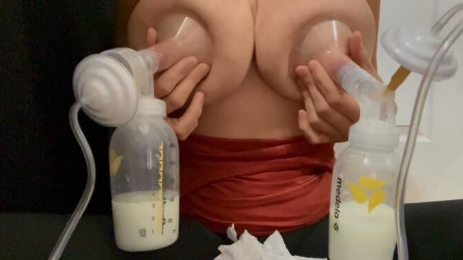 [Manyvids.com] BumpinBaccas - Pumping 18 OZ and Swallowing It All [2022, Solo, Lactation, Breast Pump, 1080p, Siterip] | Free Porn Torrent