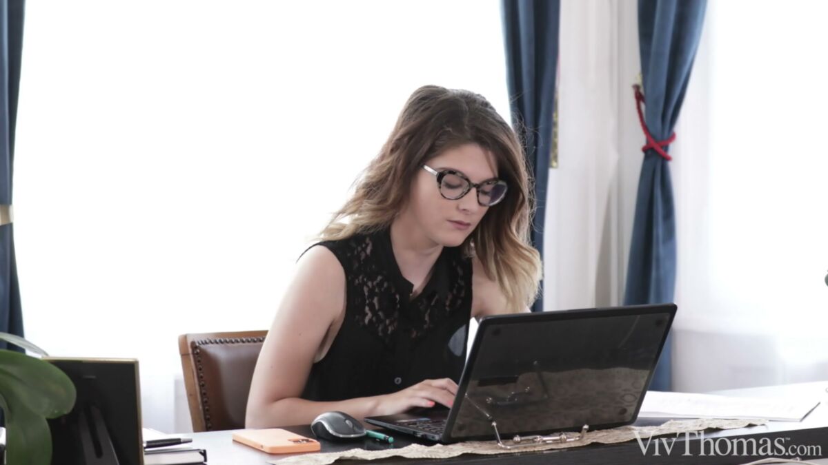 [Vivthomas.com / metartx.com] sara bell, Kylie Green-Home Office Heat [2022-10-25, Brunette, Girl, Lesbian, Glasses, Belarusian, 1080p, Siterip] – Porn torrents download