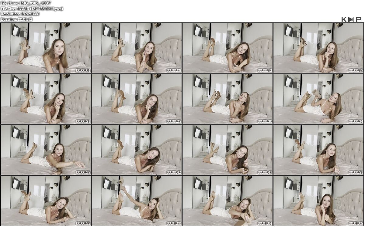 Pretty girl sniffs stinky baresandals (2 videos) | Free Porn Torrent