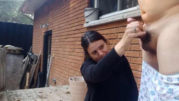 [manyvids.com] Outdoor handjob for our neighbors [2021, Cheating Wife, Cumshots, Exhibitionism, Handjobs, 1080p, SiteRip] – Porn torrents download