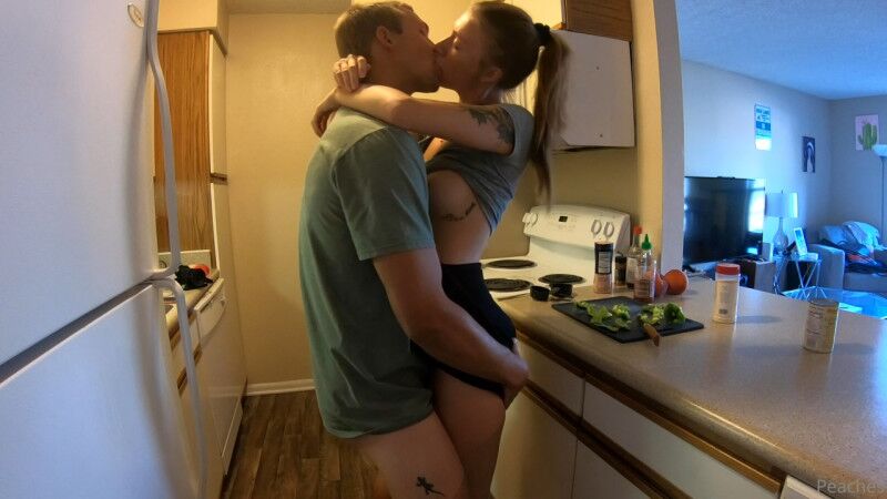 [Manyvids.com] Cremedelapeach – Fucked in the kitchen [2020-11-20, Amateur, Cumshot, Hardcore, Natural Tits, Redhead, Straight, 720p, SiteRip] – Porn torrents download