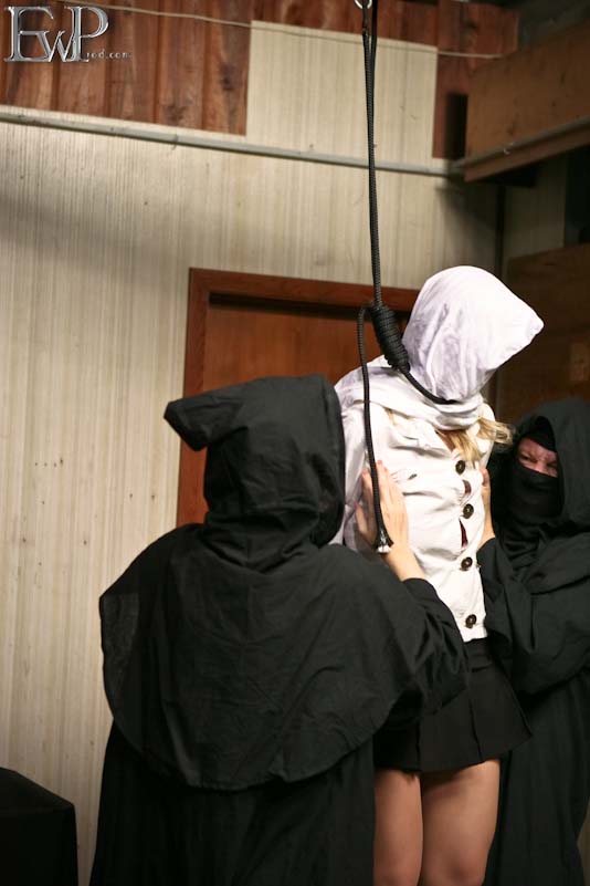 [EWProd.com] 2022-01-01 - 2022-05-01 [BDSM, Hanging, Scarfing, Tied Up] [от 531х801 до 525х800, 12 , 5290]