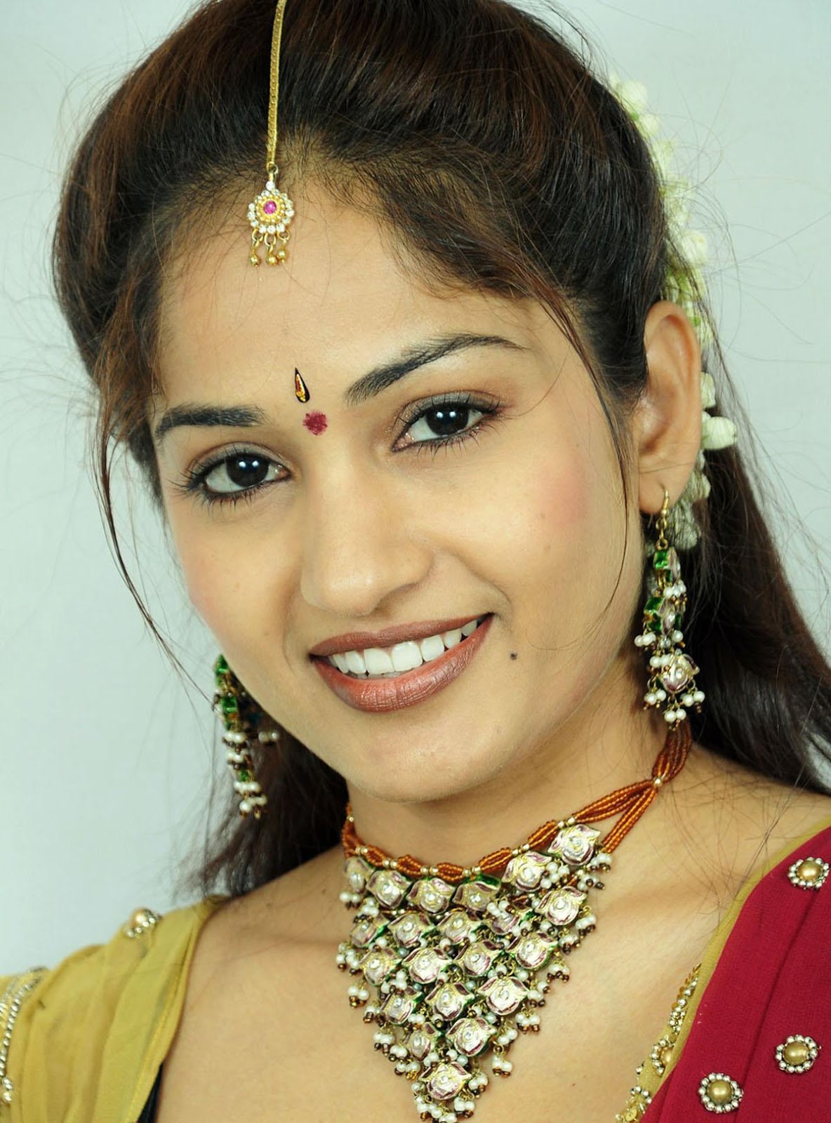 Maadhavi Latha