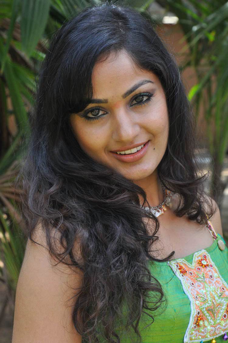 Maadhavi Latha